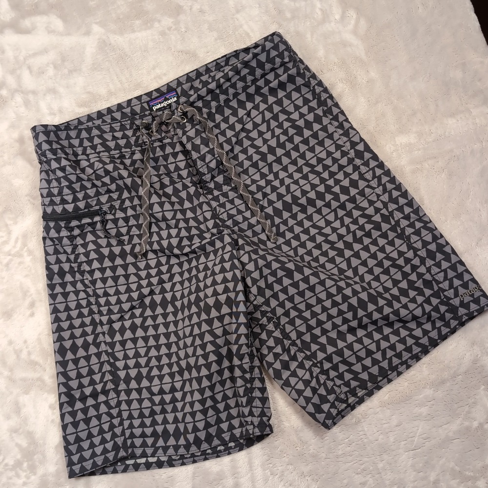 Patagonia Board Shorts Mens 32x9 Grey Geometric Cargo Pocket Swim Trunks